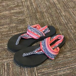 Women’s Size 7 Sandals.